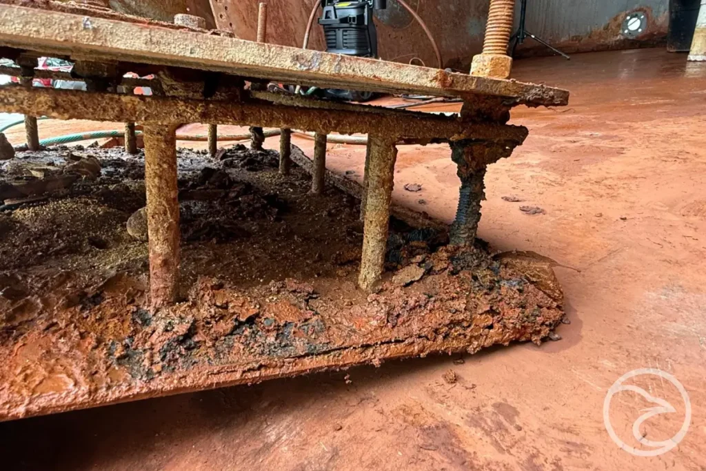 signs your water tank needs maintenance