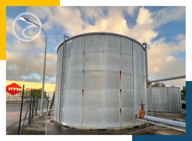 Round fluid storage tank designed for commercial use