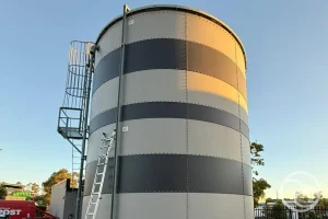 Water storage system using circular tank design for structural stability