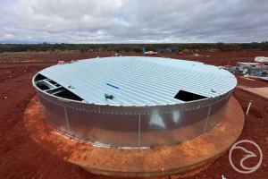 Tank roof structure on an industrial storage tank