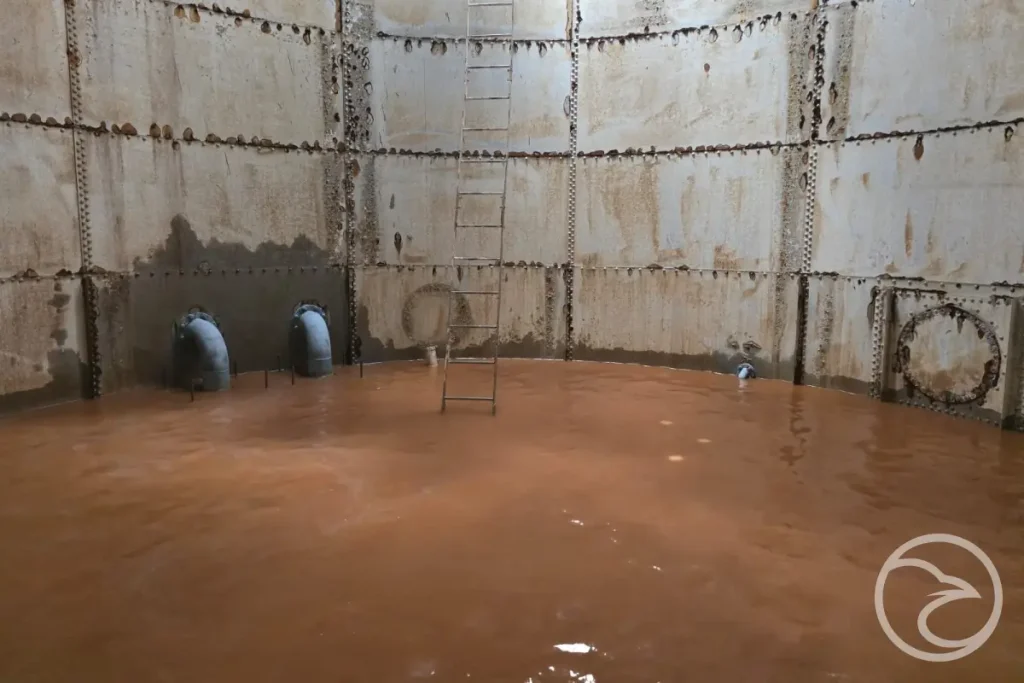 internal cleaning of industrial water storage